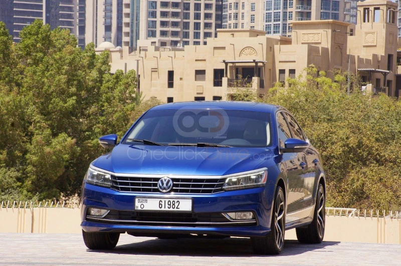 Azul Volkswagen Passat 2019 for rent in Dubai 7